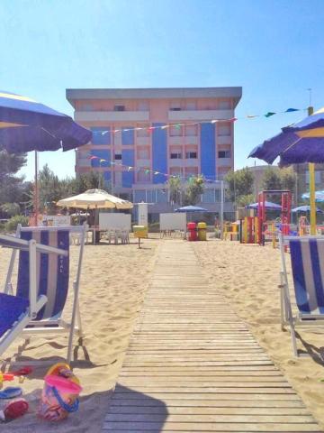 hotelroyalgiulianova en hotel-with-private-beach 019
